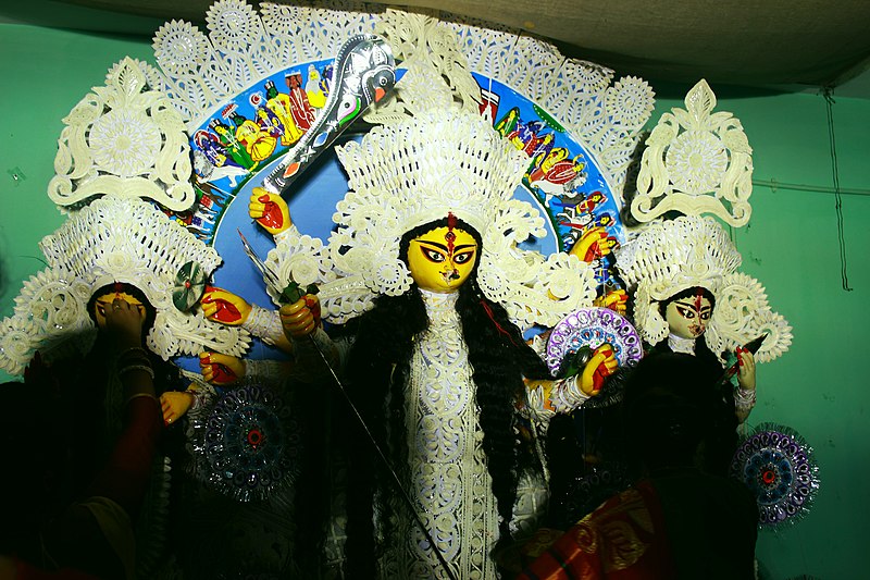 File:Devi Baran and Sindur Khela during 2016 Durga puja in Kolkata 27.jpg