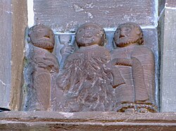 Reliefs romans sur le départ de voûte dans la nef