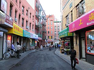 File:Doyers Street, Chinatown, Manhattan, New York (7237357202