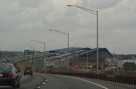 Garden State Parkway northbound approaching the Driscoll Bridge in 2002, before the southbound span was built