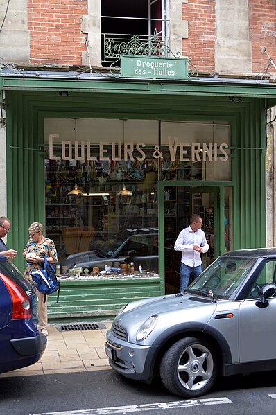 File:Droguerie des Halles, Rue des Halles, Nîmes, 2015.jpg