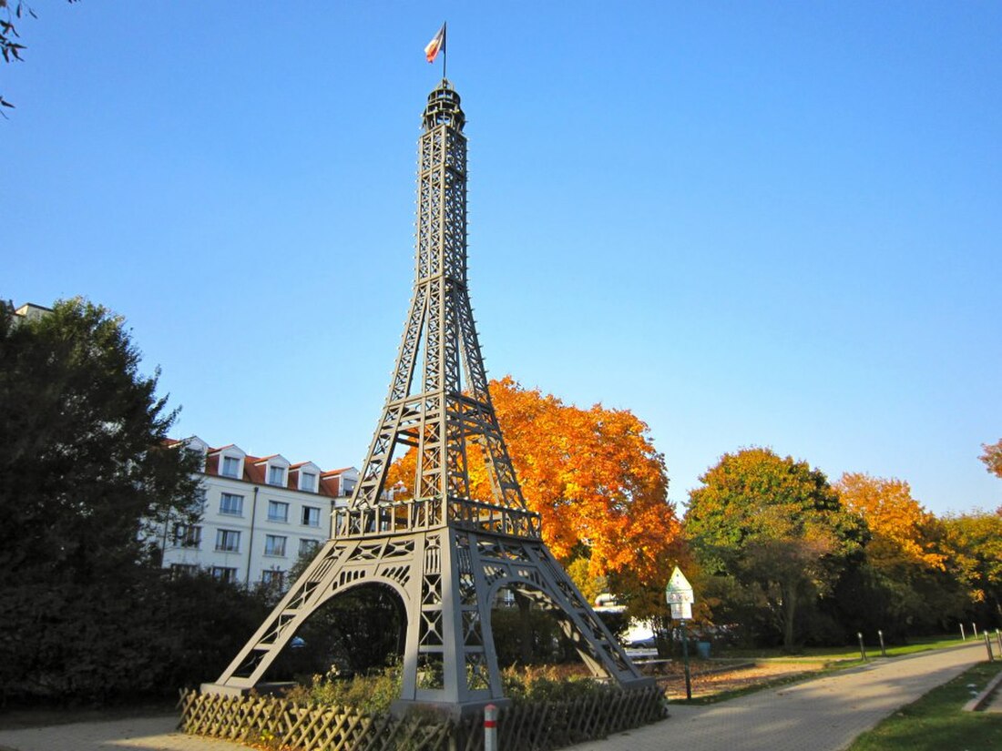 File:Eiffelturm im Wedding.jpg