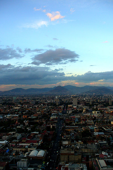 File:Eje Central Lázaro Cárdenas en México, DF.jpg