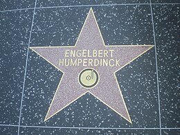 Engelbert_Humperdinck_Hollywood_Star.jpg