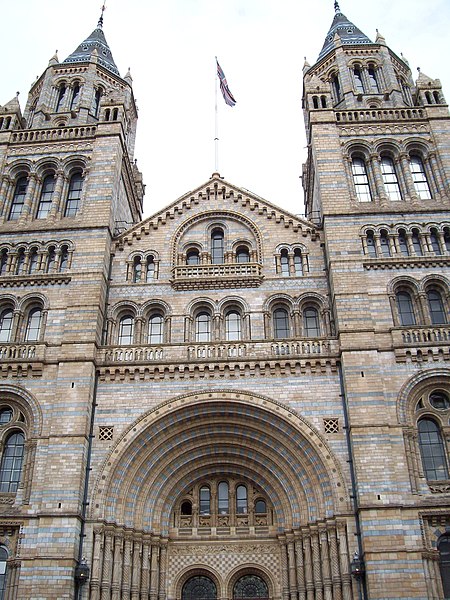 File:Entrance to the Natural History Museum - geograph.org.uk - 1690546.jpg