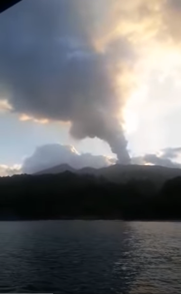 File:Eruption de la Soufrière à Saint-Vincent.png