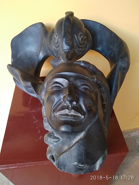 File:Escultura de la casona de santivañez.jpg