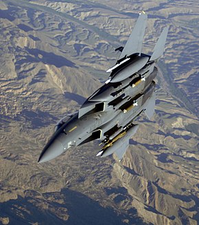 Un F-15E Strike Eagle survole l'Afghanistan, en appui à l'opération « Mountain Lion » en 2006.