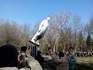 Ein fallendes Lenin-Denkmal in Khmelnytsky, Ukraine