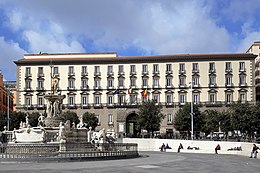 Fontana del Nettuno, Piazza Municipio (cropped).jpg
