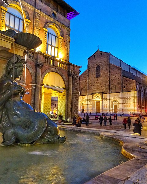 File:Fontana del Nettuno... Bologna.jpg