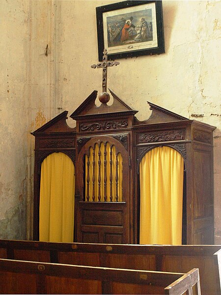File:Fontenoy.Yonne-église.confessionnal-53.JPG