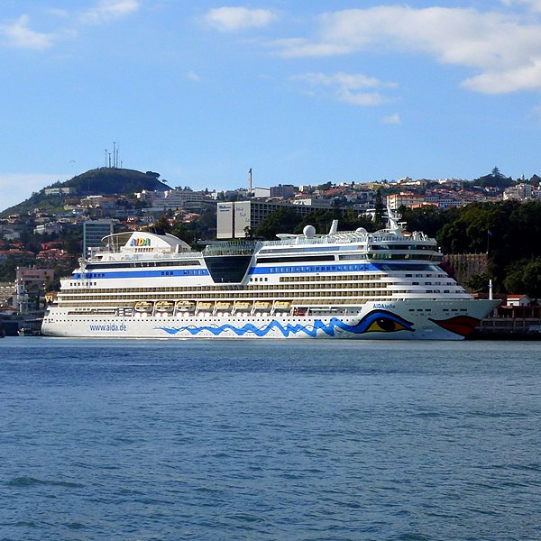 File:Funchal, Madeira - 2013-01-09 - 85880437.jpg