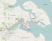 Karte von der Flensburger Förde mit dem Verlauf des Gendarmstiens (rote Linie), den dänische Grenzgendarmen von 1920 bis 1958 für ihre Patrouillengänge zur Grenzüberwachung nutzten.