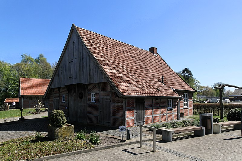 File:Georgsdorf - Adorfer Straße - Mühlenhof - Müllerhaus 02 ies.jpg