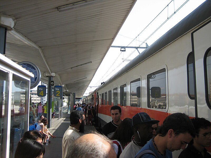 File:Girona.ferrocarril4.jpg