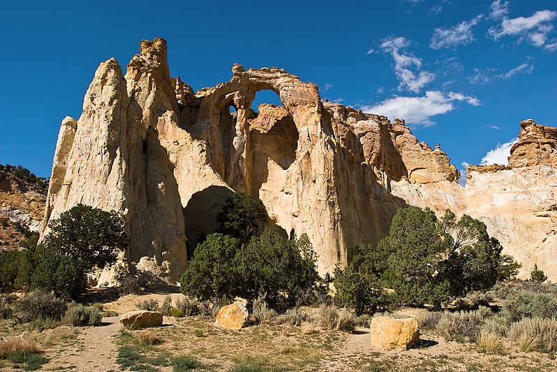 File:Grosvenor Arch (317844728).jpg