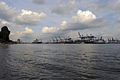 Deutsch: Bild aufgenommen in Hamburg. Hamburger Hafen mit der Queen Mary 2. English: Picture taken in Hamburg. Port of Hamburg with RMS Queen Mary 2.