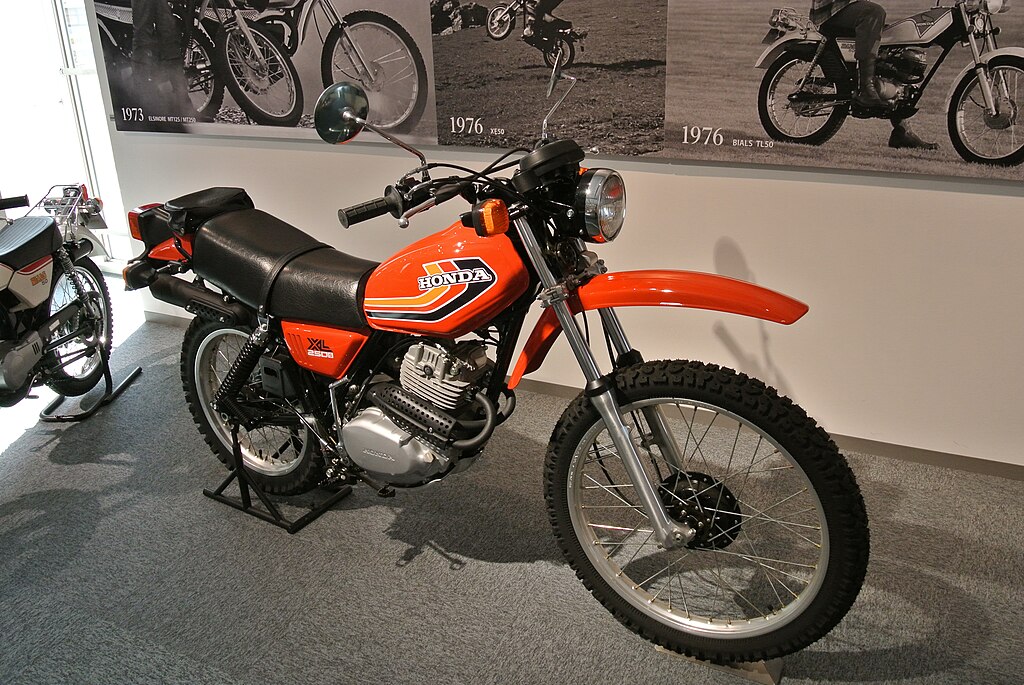 1024px-Honda_XL250S_in_the_Honda_Collection_Hall.JPG
