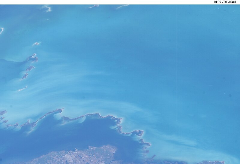 File:ISS010-E-15010 - View of Cuba--Canarreos Archipelago, north branch.jpg