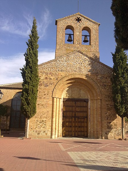 File:Iglesia Puerto Lápice 2.jpg