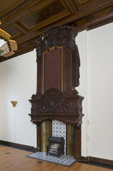 File:Interieur, schoorsteenmantel aan de voorzijde van de kamer en suite - Groningen - 20422320 - RCE.jpg