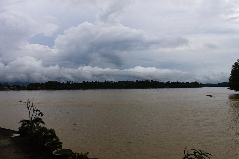 File:Intersection of Kanowit river (lower right) and the Rajang river (right to left).jpg