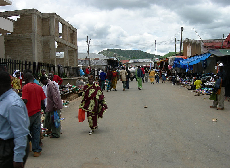 File:Iringa Strassenscene.jpg