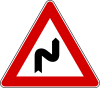 panneaux de signalisation italienne - double courbure dx.svg