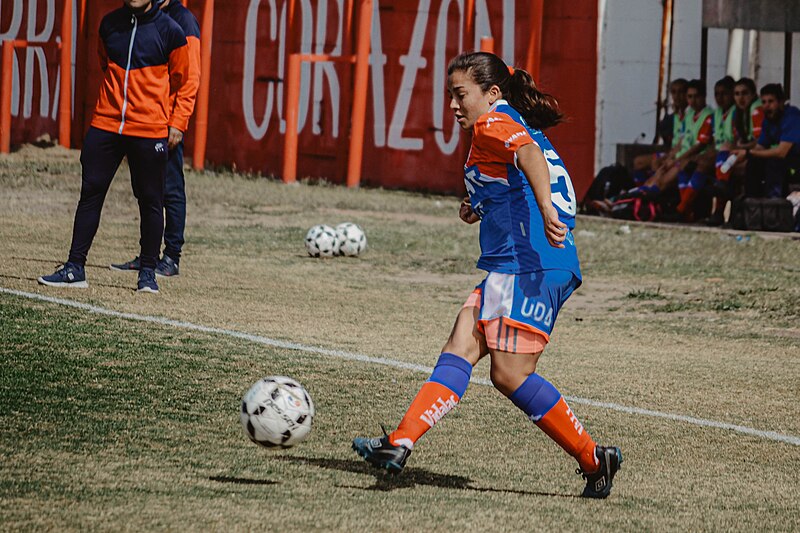 File:Juego Fútbol Femenino Tatengue club atletico union de santa fe titi nicola-17.jpg