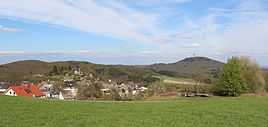 Königsberg - links van het middelste kasteel en de kerk, rechts de Dünsberg