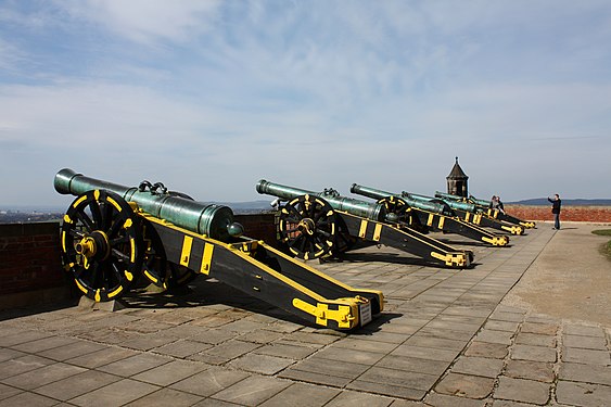 Kartaunen auf Wandlafetten aus dem 17./18. Jahrhundert Quarter cannons on gun carriages.