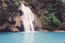 Cataratas Kawasan en la isla.