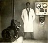 Kessler Hubetr a Baradla-barlang villanyvilágításának ellátását szolgáló áramfejlesztővel Jósvafőn 1935