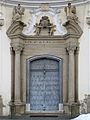 Hlavní vchod do kostela Andělů strážných ve Veselí nad Moravou