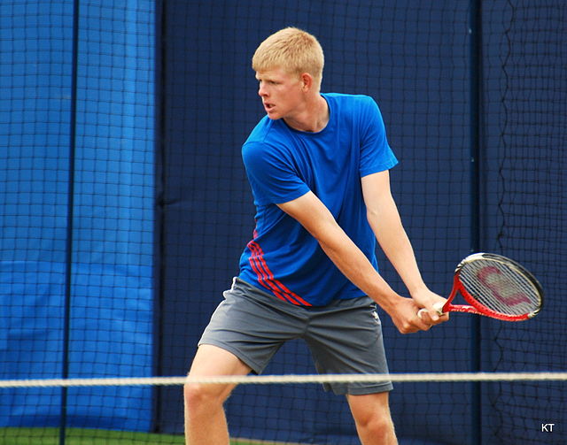 Edmund practising at the 2013 Aegon Championships