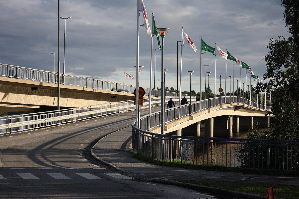 Russian flag to stay on Sudbury's Bridge of Nations, but coming