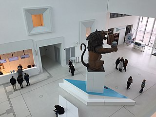 Foyer mit Löwenbräulöwe