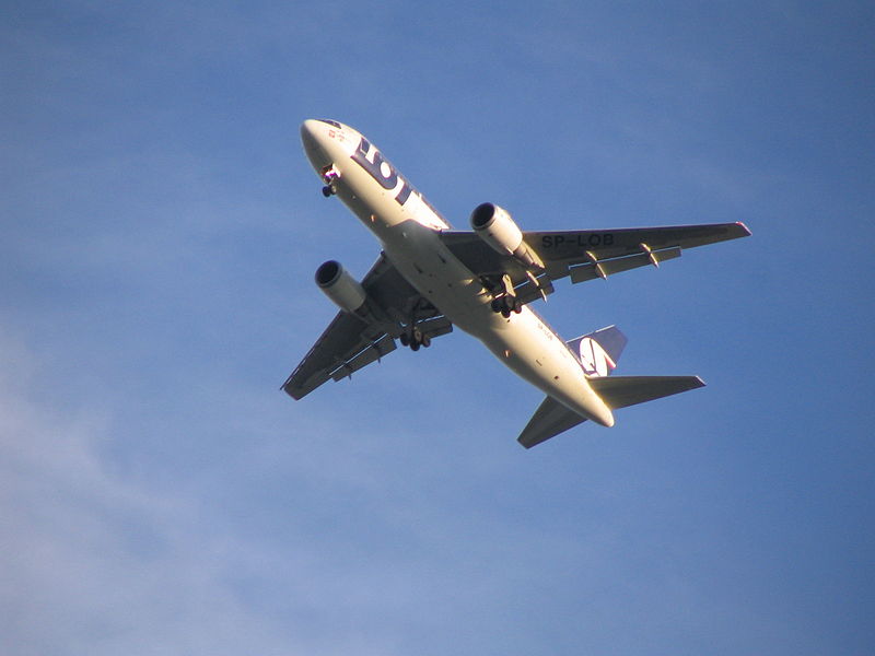 File:LOT Polish Airlines, Boeing 767-25D ER, Mississauga (295649204).jpg