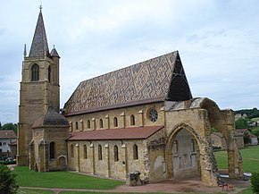 La Bénisson-Dieu, église coté sud-est.JPG