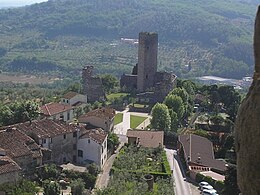 La forteresse de castruccio vue de la tour de barbarossa.jpg