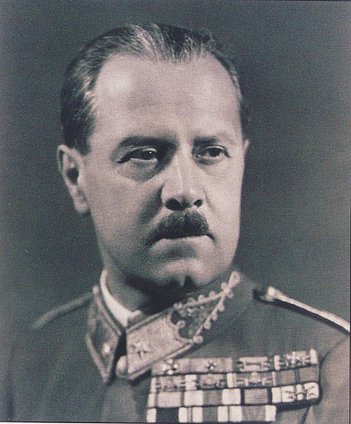 File:LakatosGéza Portrait 1940s.jpg