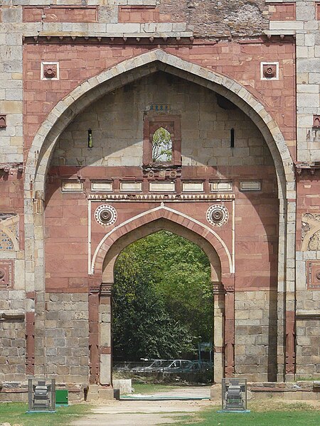 File:Lal Darwaza or Sher Shah Suri Gate, near Purana Qila, Delhi.jpg