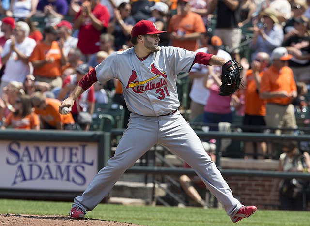 Lynn pitching for the Cardinals in 2014