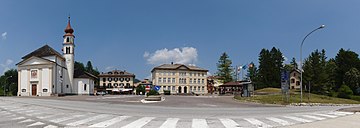 Fil:Lavarone-Chiesa-view_of_Piazza_Italia.jpg