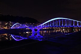 Le pont Schuman le soir de son inauguration.