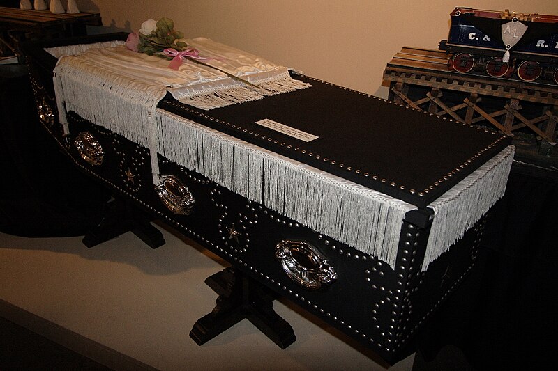 File:Lincoln's coffin, replica.JPG