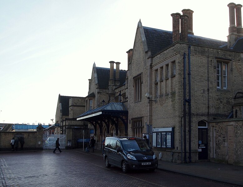 File:Lincoln Central Station, Lincoln - geograph.org.uk - 4322101.jpg