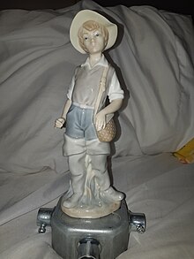 https://upload.wikimedia.org/wikipedia/commons/thumb/1/1b/Lladro_Fisherboy_Figurine.jpg/220px-Lladro_Fisherboy_Figurine.jpg