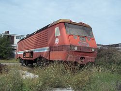 Vrak lokomotivy 169.001 odstavený v areálu Škody